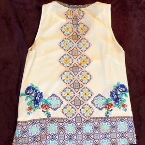 Womens sleevless blouses